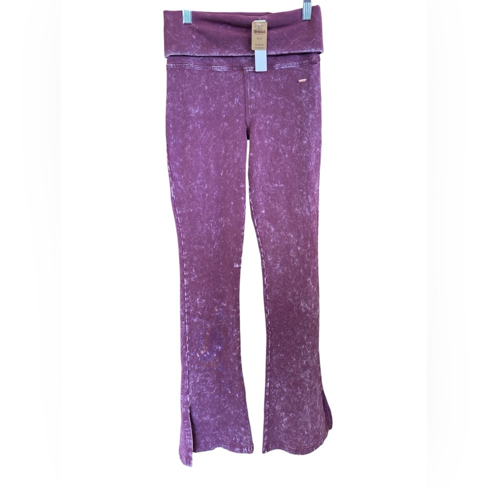 Women’s Plum Acid-Wash Flare Leggings